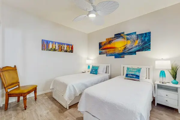 Cheerful Guest Room For Family And Friends