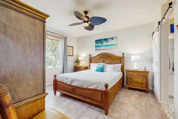Spacious Bedroom With Timeless Island Style