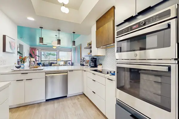 Modern Kitchen Designed For Easy Cooking