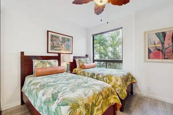 Cozy Twin Bedroom Retreat