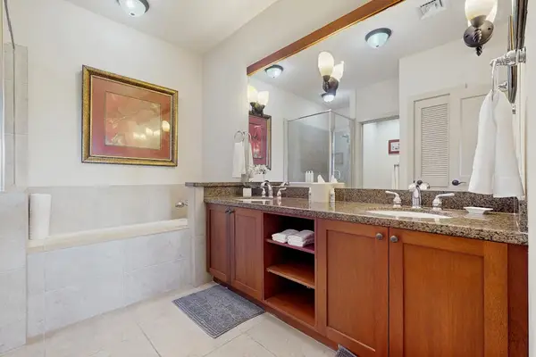 Luxurious Primary En-Suite Bathroom with Dual Sink Vanity & Soaking Tub