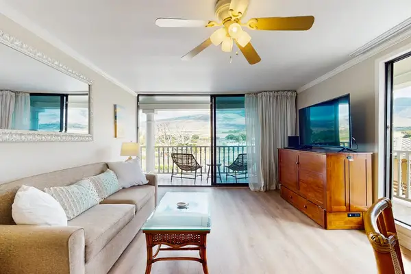 Unwind In Comfort With Lanai Access
