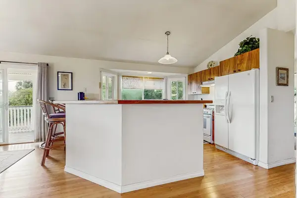 Open Kitchen With Breakfast Bar