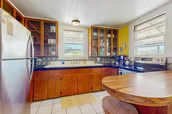 Warm And Spacious Island Kitchen