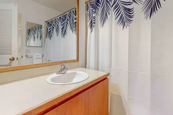 Comfortable Bathroom for Family & Friends