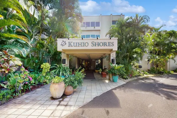 Kuhiō Shores Resort Entrance