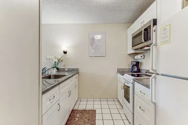 The full kitchen complete with all of the major appliances and cookware needed for at-home home meal prep.