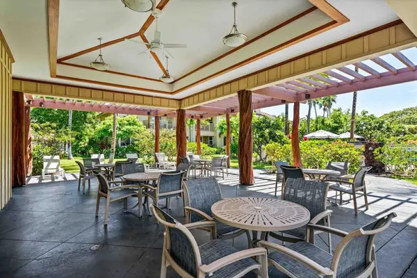Spacious covered lanai for outdoor dining