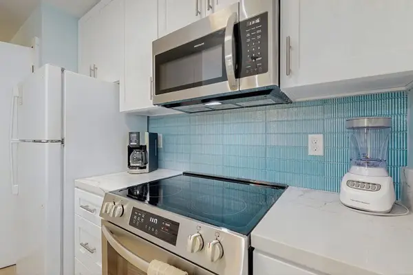 Fully equipped kitchen for home cooking