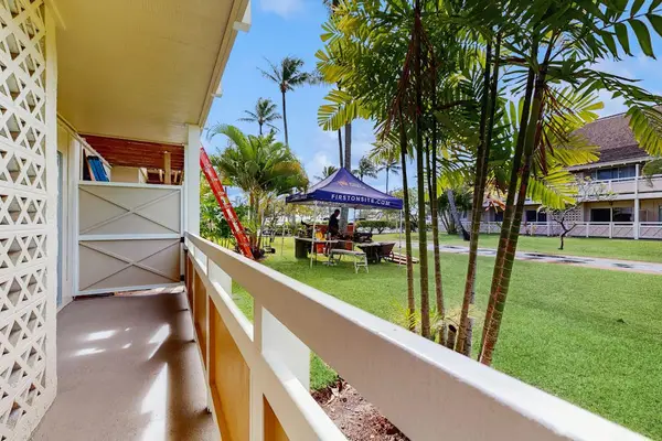 Peaceful lanai overlooking the gardens