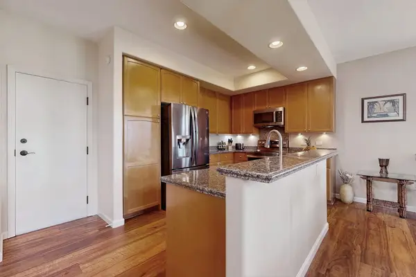 Spacious kitchen with a breakfast bar