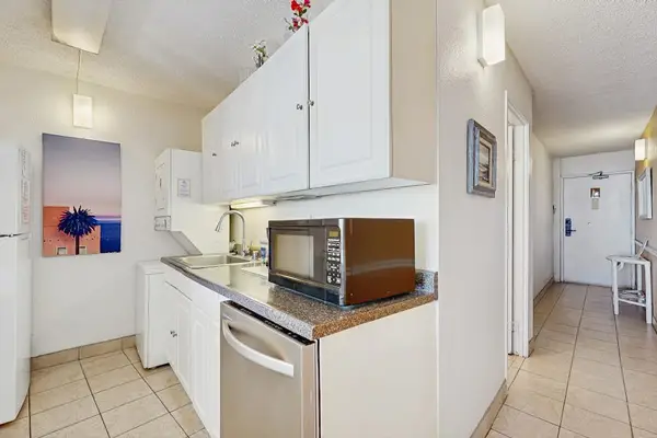 Fully Equipped Vacation Kitchen