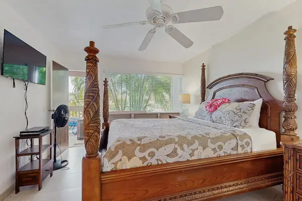Master bedroom with queen bed.