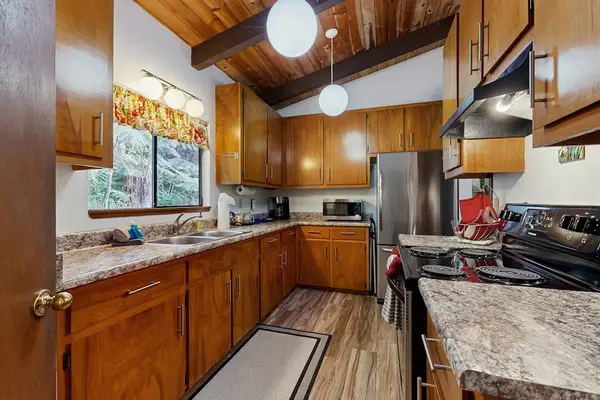 Fully Equipped Wood Cabinets & Modern Appliances