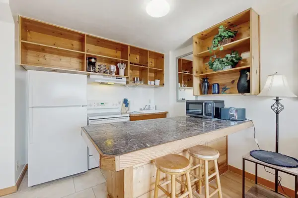 Enjoy relaxed breakfasts and dinners in this practical kitchen and dining setup.