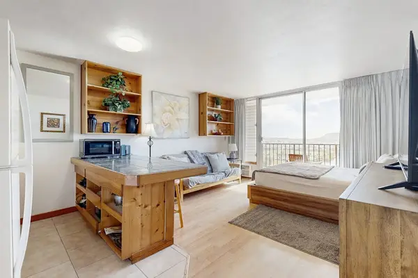 Relax and rest easily in a studio offering both a queen bed and convenient sofa bed.