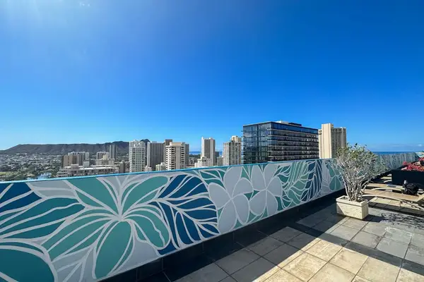 Make the most of sunny days with comfortable relaxation on the pool deck.