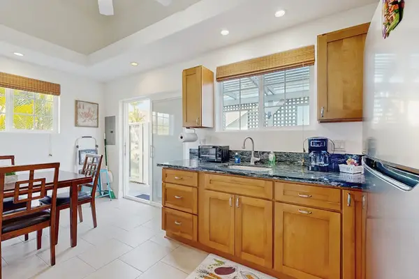 Fully stocked kitchen with all of your cooking needs.