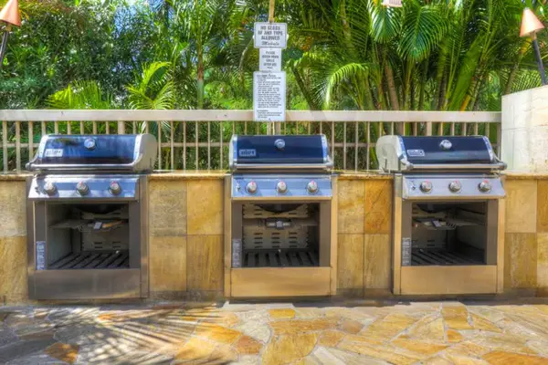 Outdoor grilling stations make island meals easy