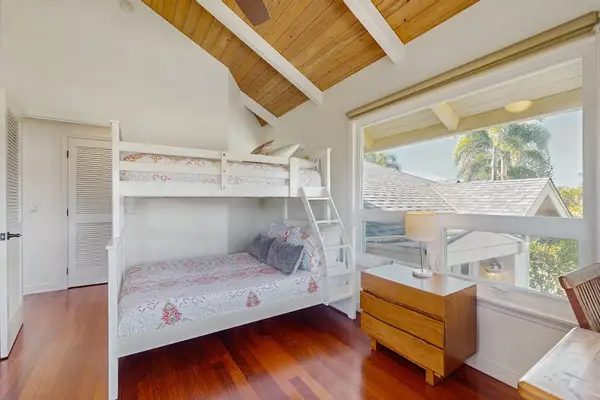 Double and single bunk bed room with views
