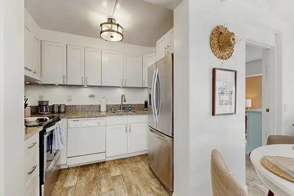 Enjoy easy breakfasts, dinners, and snacks with a complete kitchen at your fingertips.