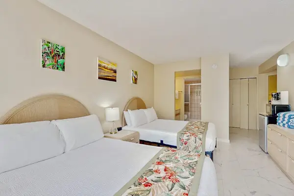 Restful bedroom with a bright and inviting island atmosphere