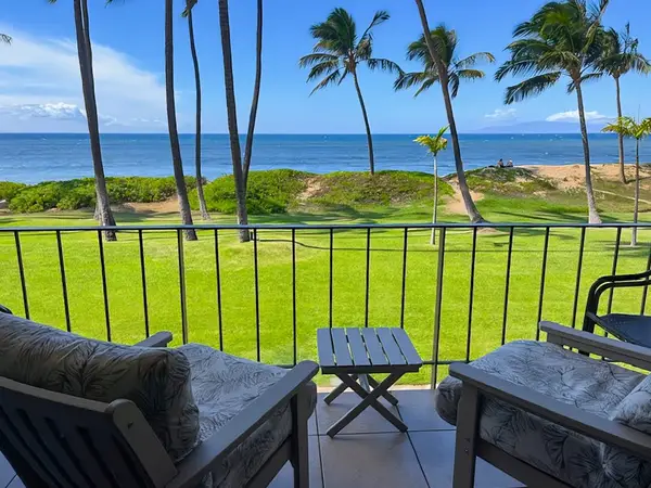 Oceanfront Lounge With Endless Views