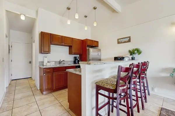Chef's Kitchen With Breakfast Bar