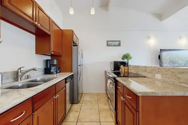 Fully Equipped Gourmet Kitchen