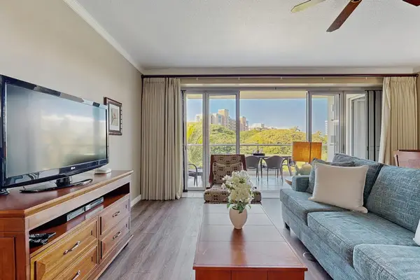 Cozy Living Room For Family Gatherings