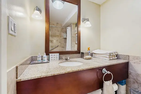 Fresh And Modern Bathroom Vanity