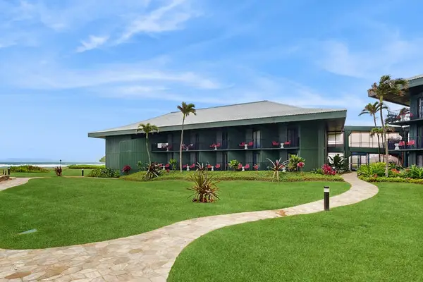 Spacious Green Lawn With Oceanfront Setting