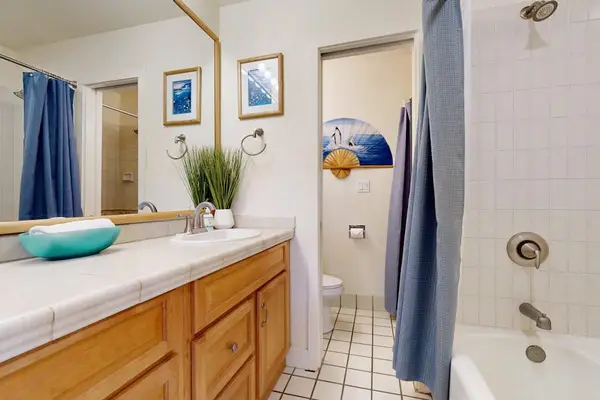 Refresh in the Spacious Full Bathroom