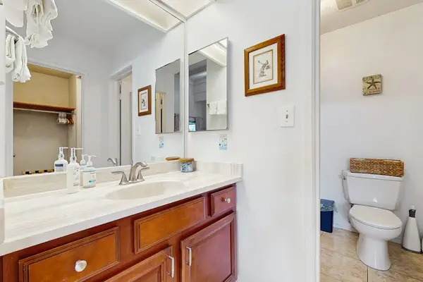 Fresh And Modern Bathroom Retreat