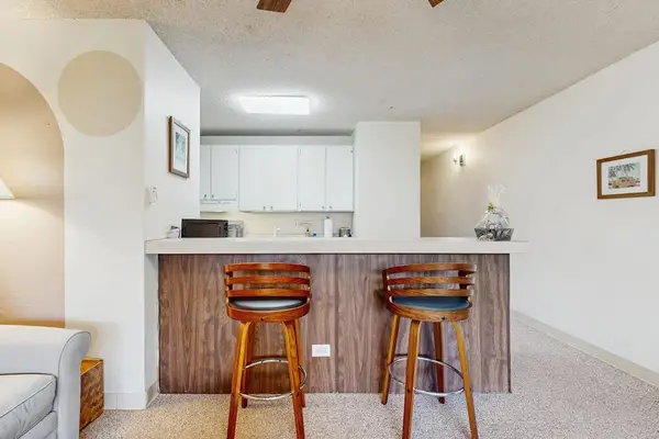 Open Kitchen Breakfast Bar with Stool Seating & Modern Cabinetry