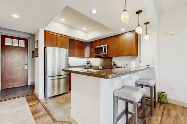 Modern Fully Equipped Kitchen