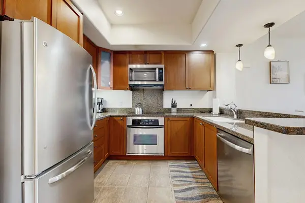 Spacious Chef Ready Kitchen