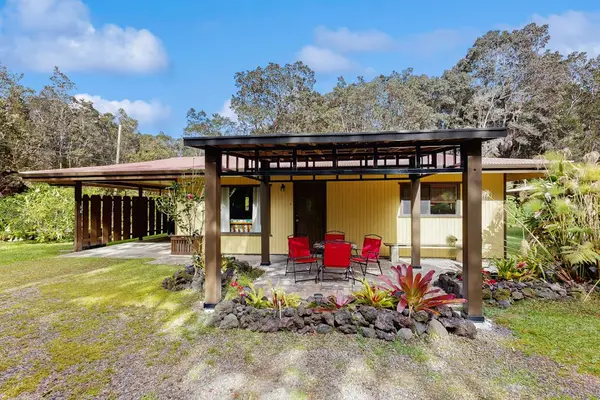 Welcoming Lanai Overlooking Lush Gardens