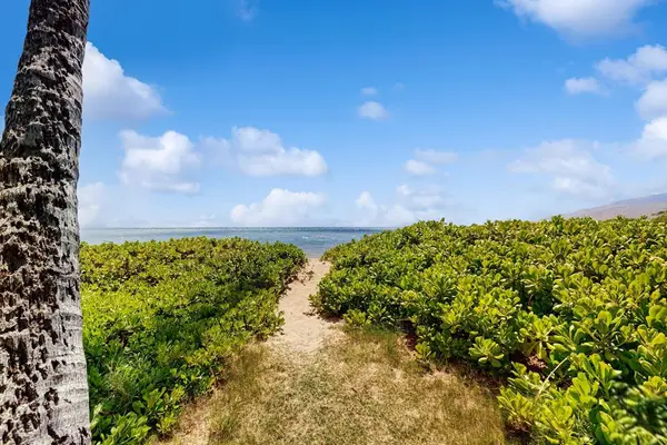 A short path leads directly to Maui's beautiful white sandy beaches and the sparkling Pacific Ocean.