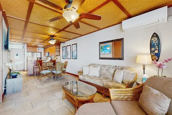 Beautifully Appointed Tropical Great Room Filled With Natural Light