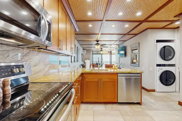 Fully Equipped Cook's Kitchen Complete With In-Unit Laundry