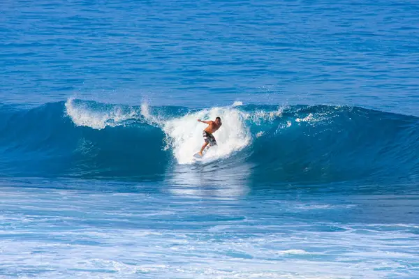 Front Row Seats To Thrilling Local Island Surf Action