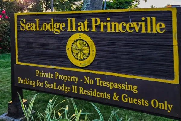 SeaLodge entrance sign welcomes guests to beautiful Princeville island accommodations