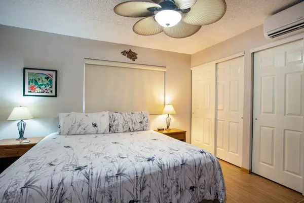 Comfortable bedroom with a relaxing island feel