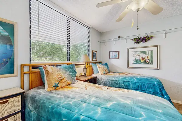 Cozy Twin Bedroom Retreat