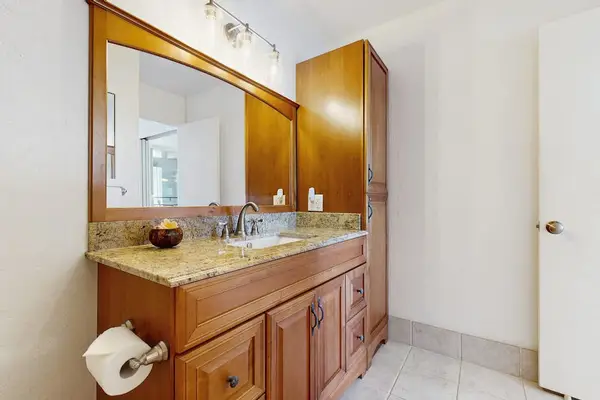 Elegant Vanity With Plenty Of Space
