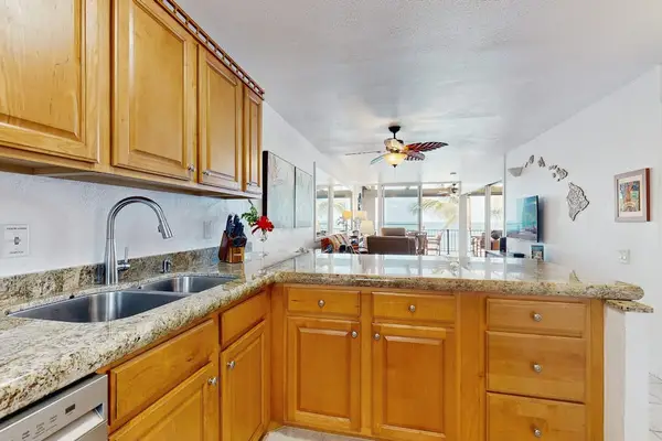 Beautiful Granite Kitchen Ready For Every Meal