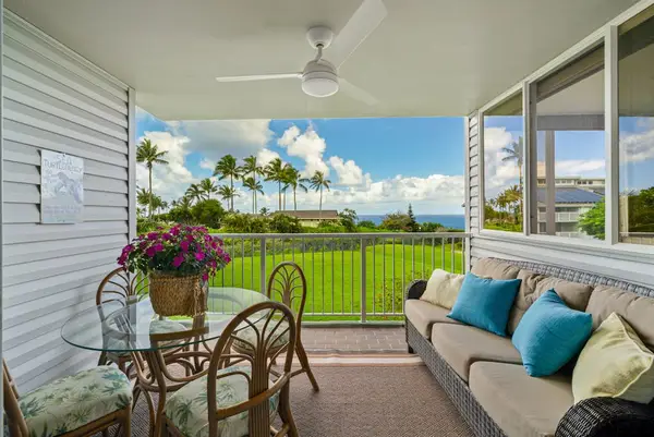 Private Lanai with comfortable seating for relaxing evening or enjoy your dinner at the table for four.