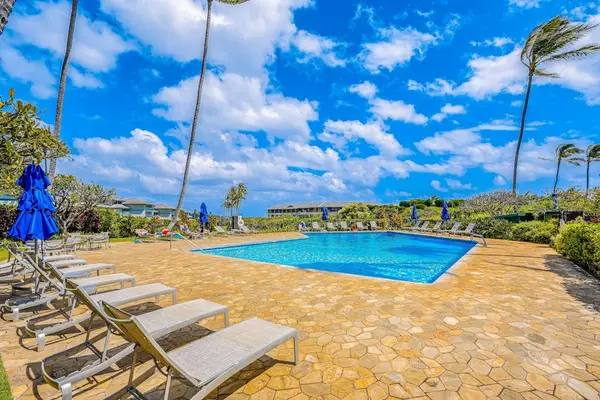 Infinity Style Poolside Bliss