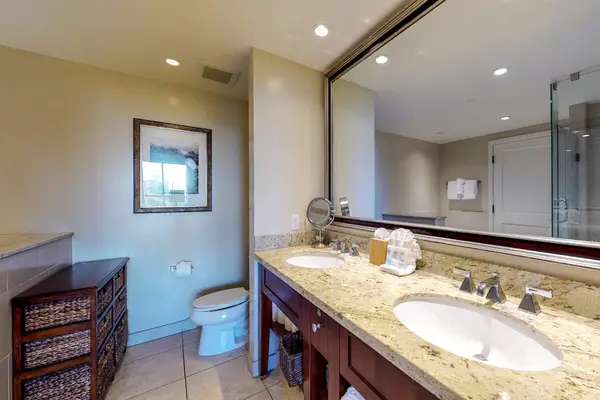 Spacious bathroom, perfect for setting out your toiletries, with a large mirror.